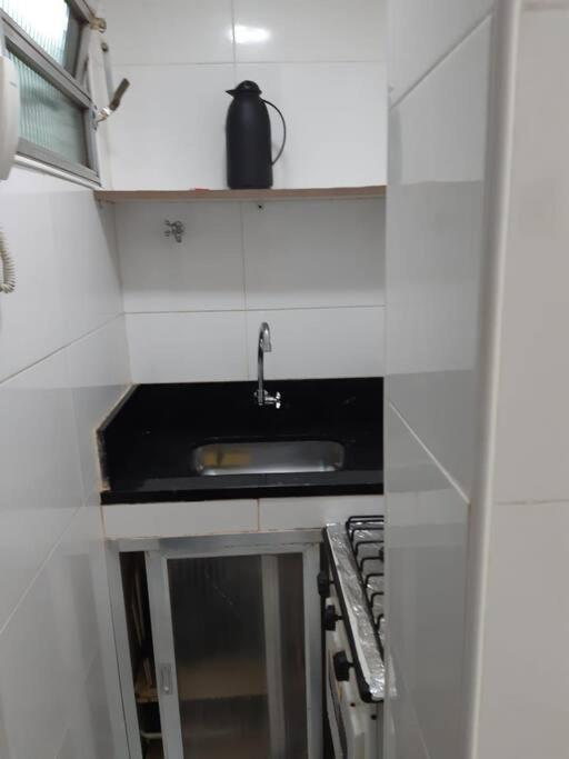 Quarto E Sala A Uma Quadra Da Praia Copacabana Posto 02 Рио-де-Жанейро Экстерьер фото