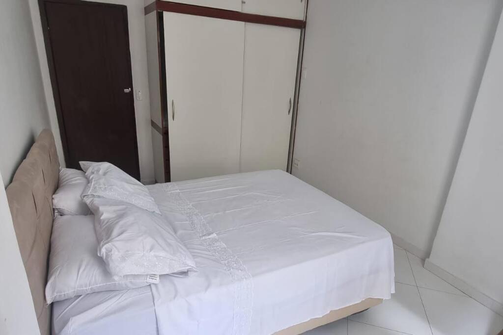 Quarto E Sala A Uma Quadra Da Praia Copacabana Posto 02 Рио-де-Жанейро Экстерьер фото