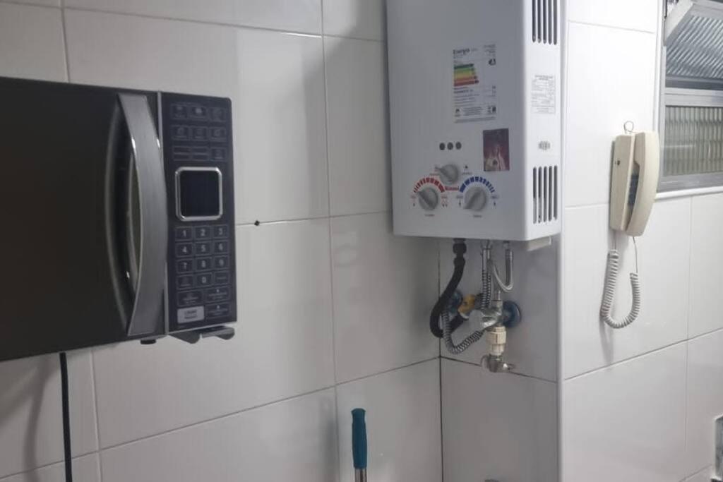 Quarto E Sala A Uma Quadra Da Praia Copacabana Posto 02 Рио-де-Жанейро Экстерьер фото