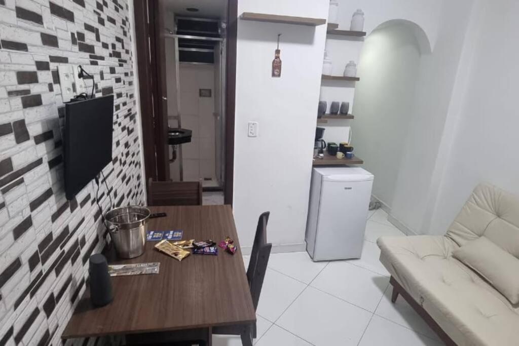 Quarto E Sala A Uma Quadra Da Praia Copacabana Posto 02 Рио-де-Жанейро Экстерьер фото