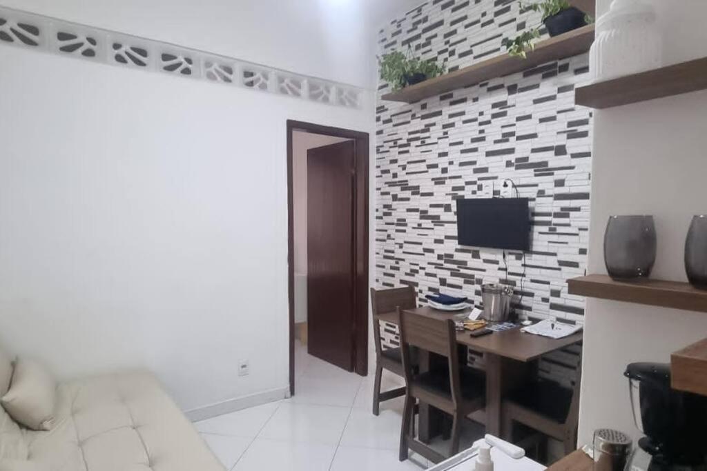 Quarto E Sala A Uma Quadra Da Praia Copacabana Posto 02 Рио-де-Жанейро Экстерьер фото